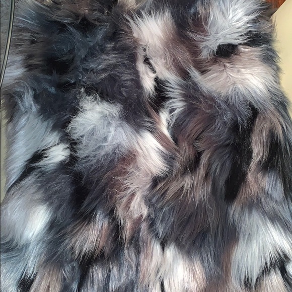 Willow&Clay mint condition plush faux fur coat - Picture 4 of 5